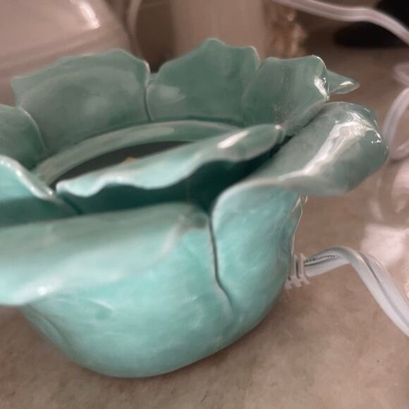 Scentsy petal green element wax warmer - Picture 7 of 11